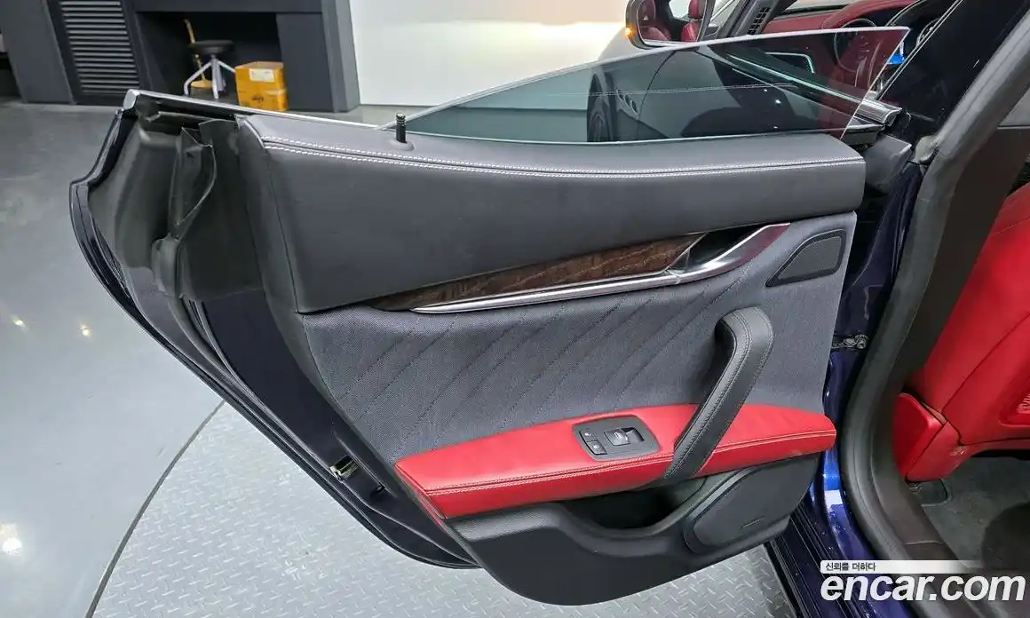 Maserati Ghibli 2019 3.0 гидро, фото 15