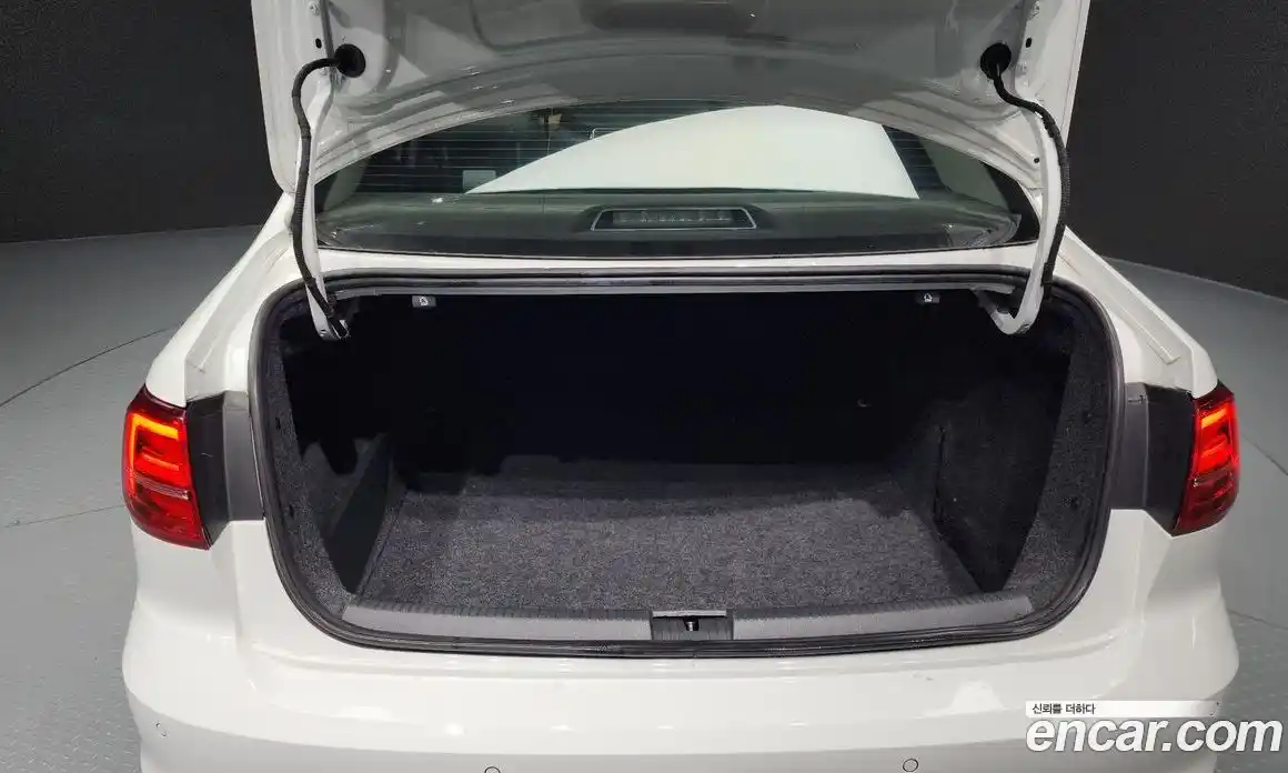 Volkswagen Jetta 2015 2.0 гидро в Москве № 176974, фото 20