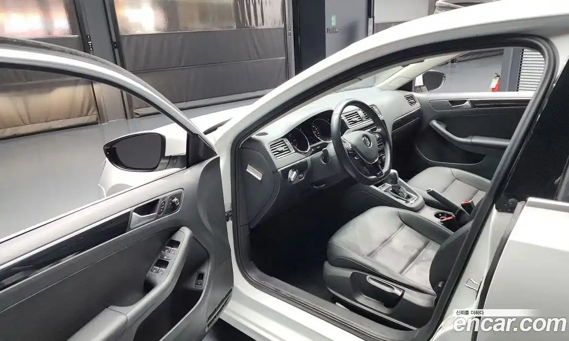 Volkswagen Jetta 2015 2.0 гидро в Москве № 176974, фото 10