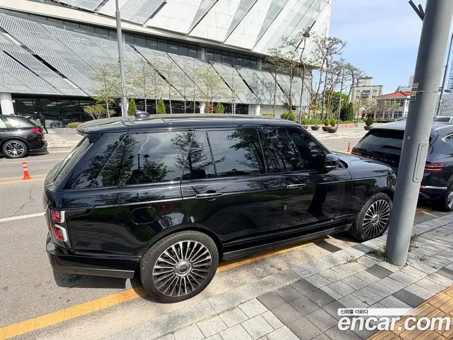 Land Rover Range-Rover 2018 4.4 гидро в Москве № 1837368, фото 9