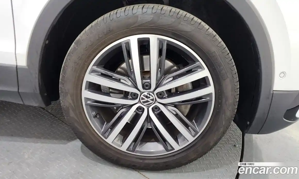 Volkswagen Tiguan 2022 2.0 гидро в Москве № 1838078, фото 7