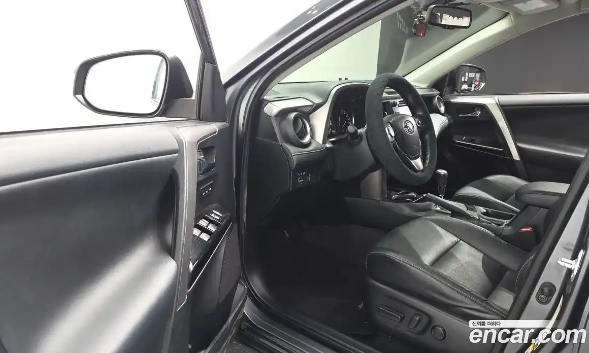 Toyota RAV4 2016 2.5 гидро в Москве № 1838503, фото 15