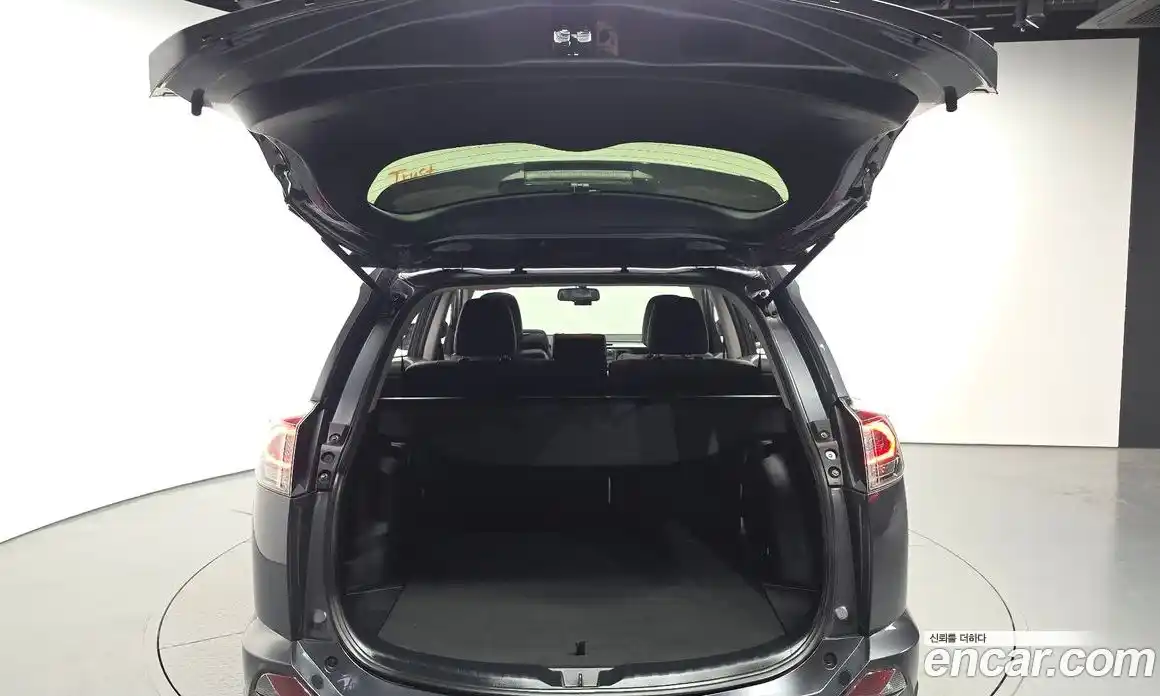 Toyota RAV4 2016 2.5 гидро в Москве № 1838503, фото 24