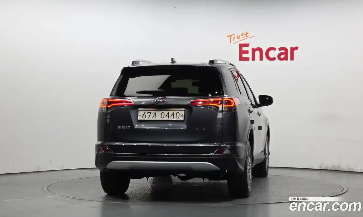Toyota RAV4 2016 2.5 гидро в Москве № 1838503, фото 3