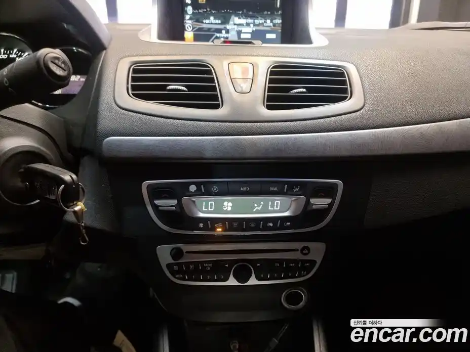Renault SM3 2009 1.6 гидро в Москве № 186329, фото 17
