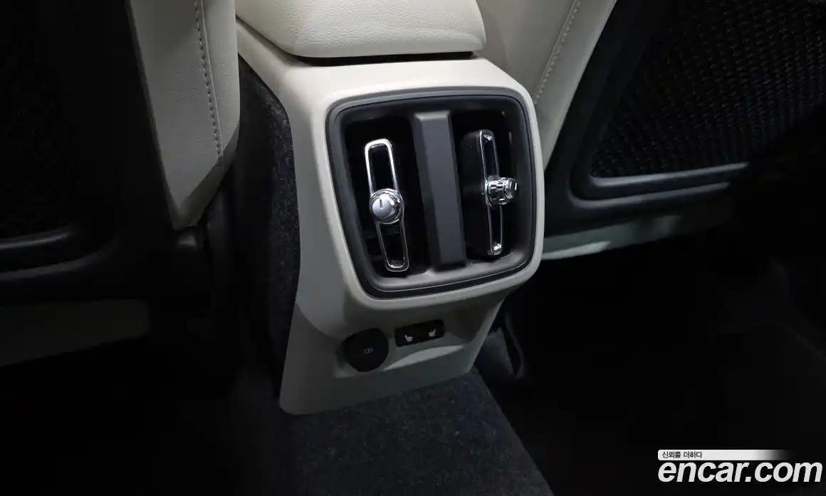 Volvo XC40 2025 2.0 гидро в Москве № 212789, фото 17