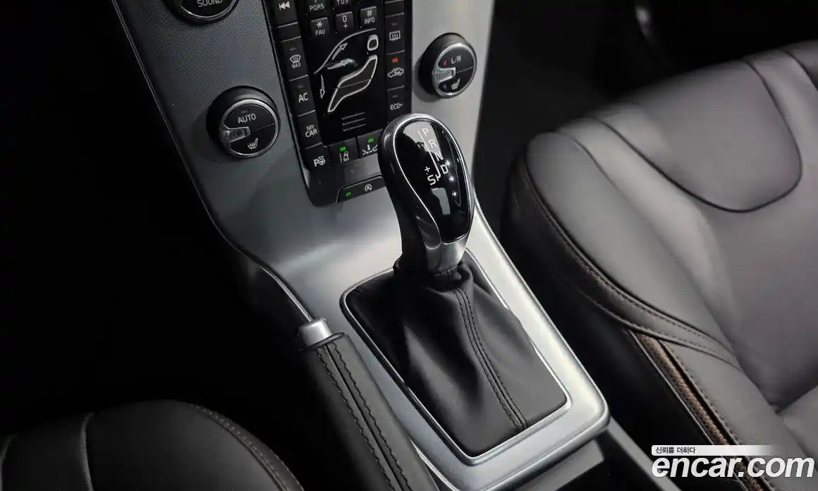 Volvo V40 2019 2.0 гидро в Москве № 1422900, фото 12
