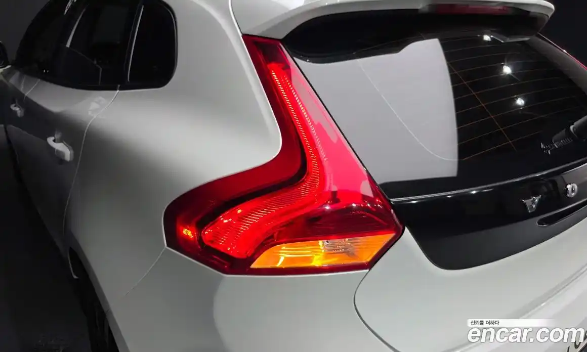 Volvo V40 2019 2.0 гидро в Москве № 1422900, фото 9