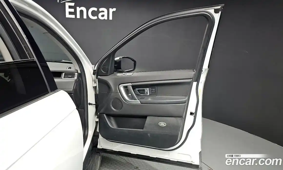 Land Rover Discovery Sport 2017 2.0 гидро в Москве № 1423300, фото 15