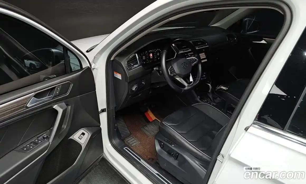 Volkswagen Tiguan 2023 2.0 гидро в Москве № 1549041, фото 16