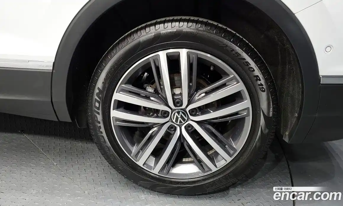 Volkswagen Tiguan 2023 2.0 гидро в Москве № 1549041, фото 6