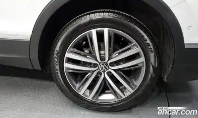 Volkswagen Tiguan 2023 2.0 гидро в Москве № 1549041, миниатюра 6