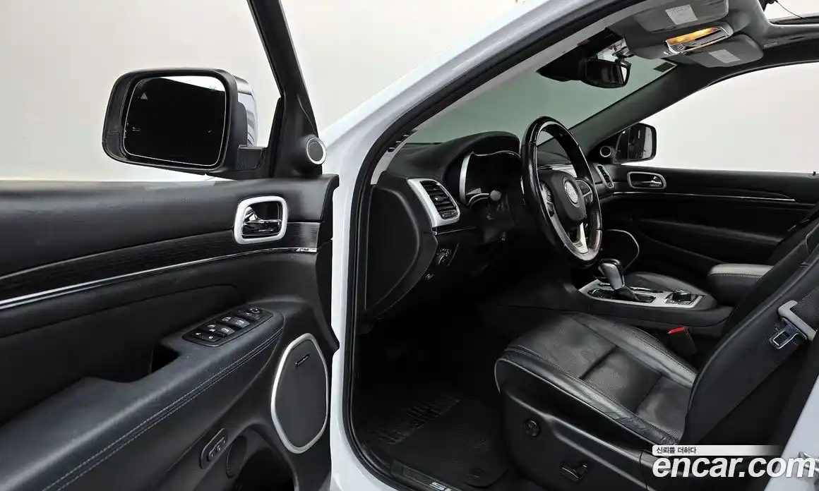 Jeep Cherokee 2020 3.6 гидро в Москве № 1549828, фото 13