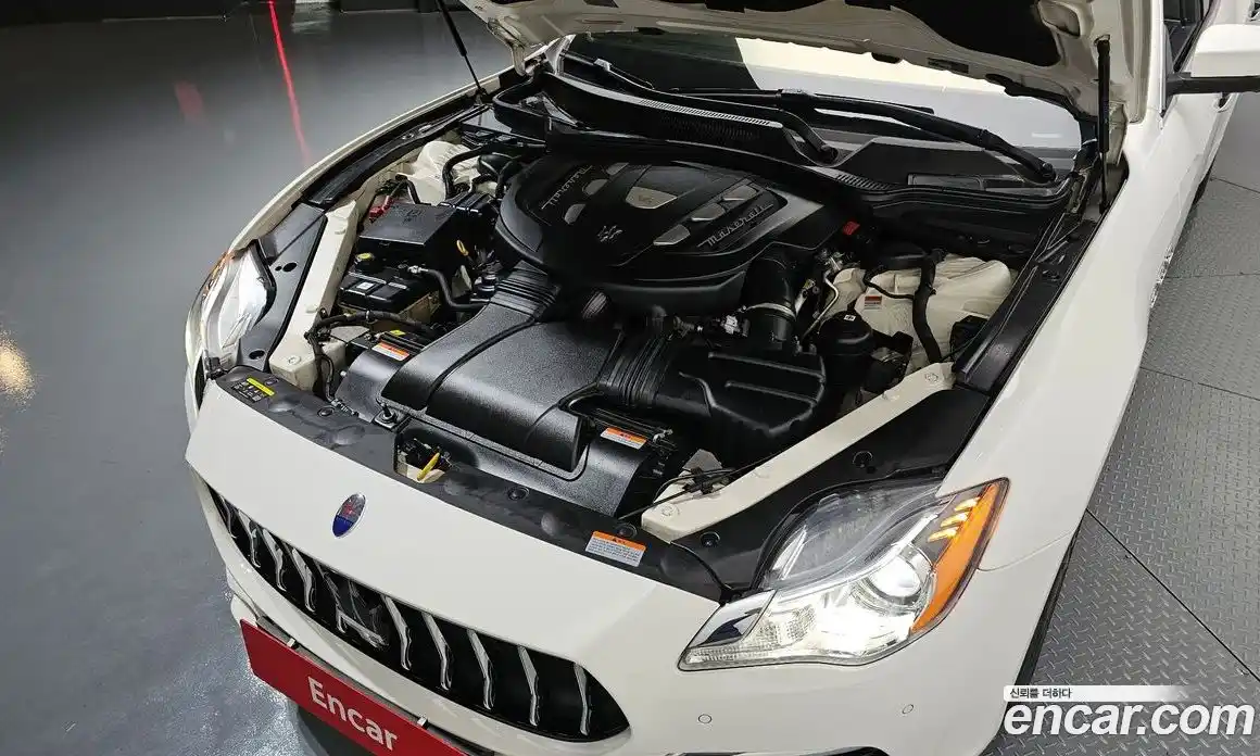 Maserati Quattroporte 2017 3.0 гидро, фото 6