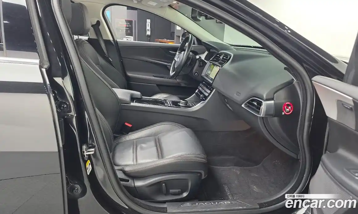 Jaguar XE 2018 2.0 гидро в Москве № 1550922, фото 16
