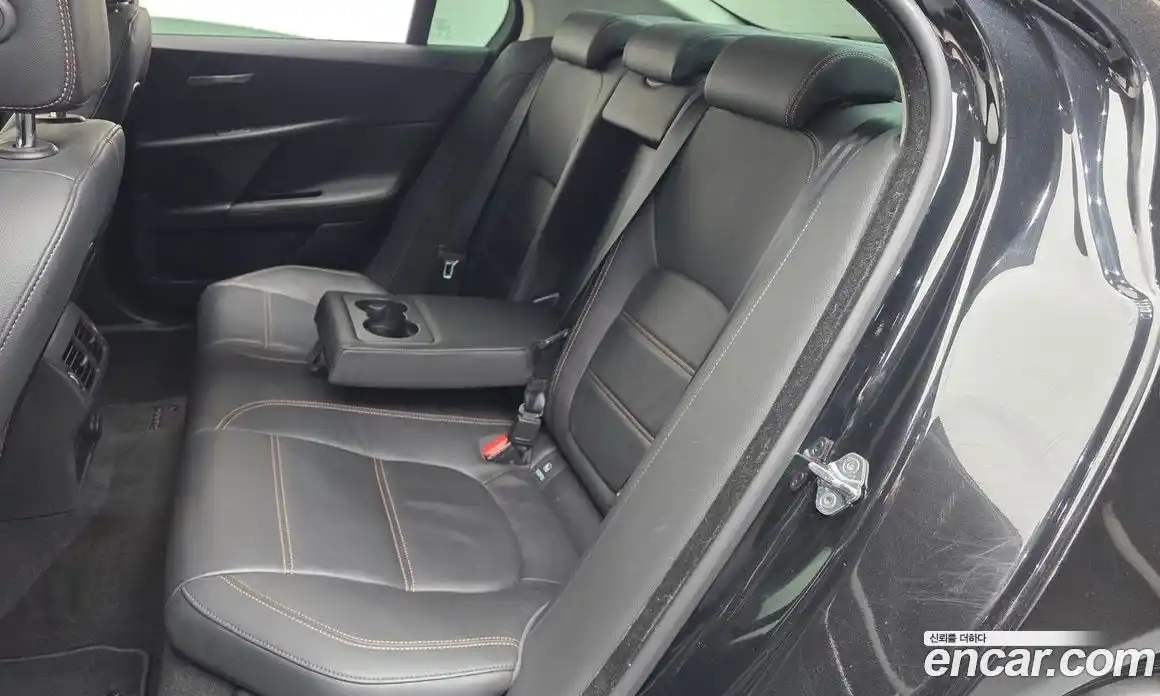 Jaguar XE 2018 2.0 гидро в Москве № 1550922, фото 17