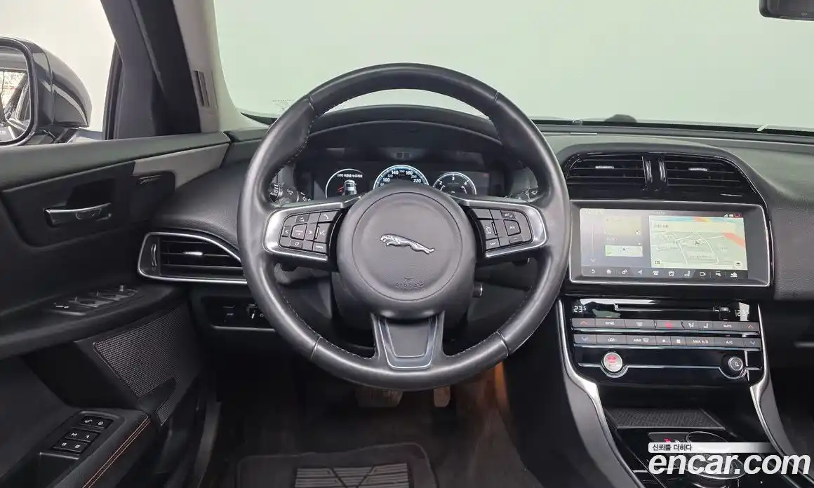 Jaguar XE 2018 2.0 гидро в Москве № 1550922, фото 18