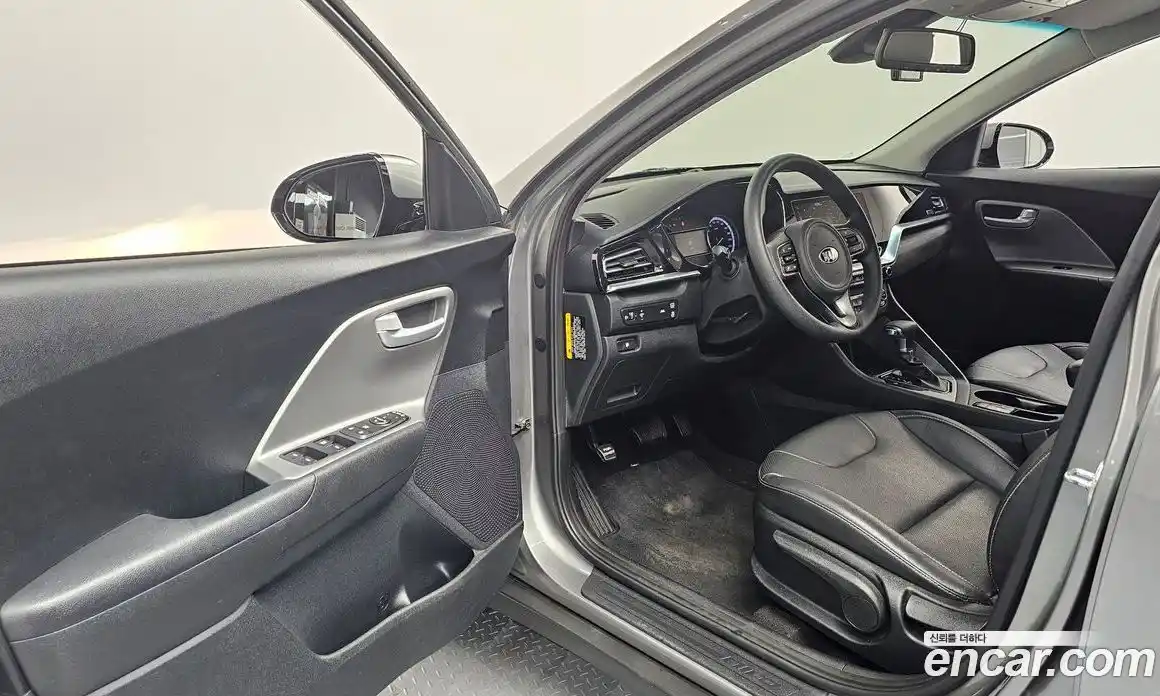 Kia Niro 2020 1.6 гидро в Москве № 1685120, фото 13