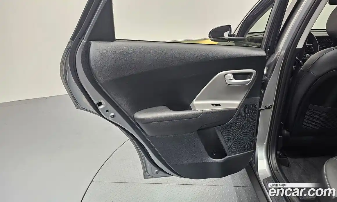 Kia Niro 2020 1.6 гидро в Москве № 1685120, фото 15