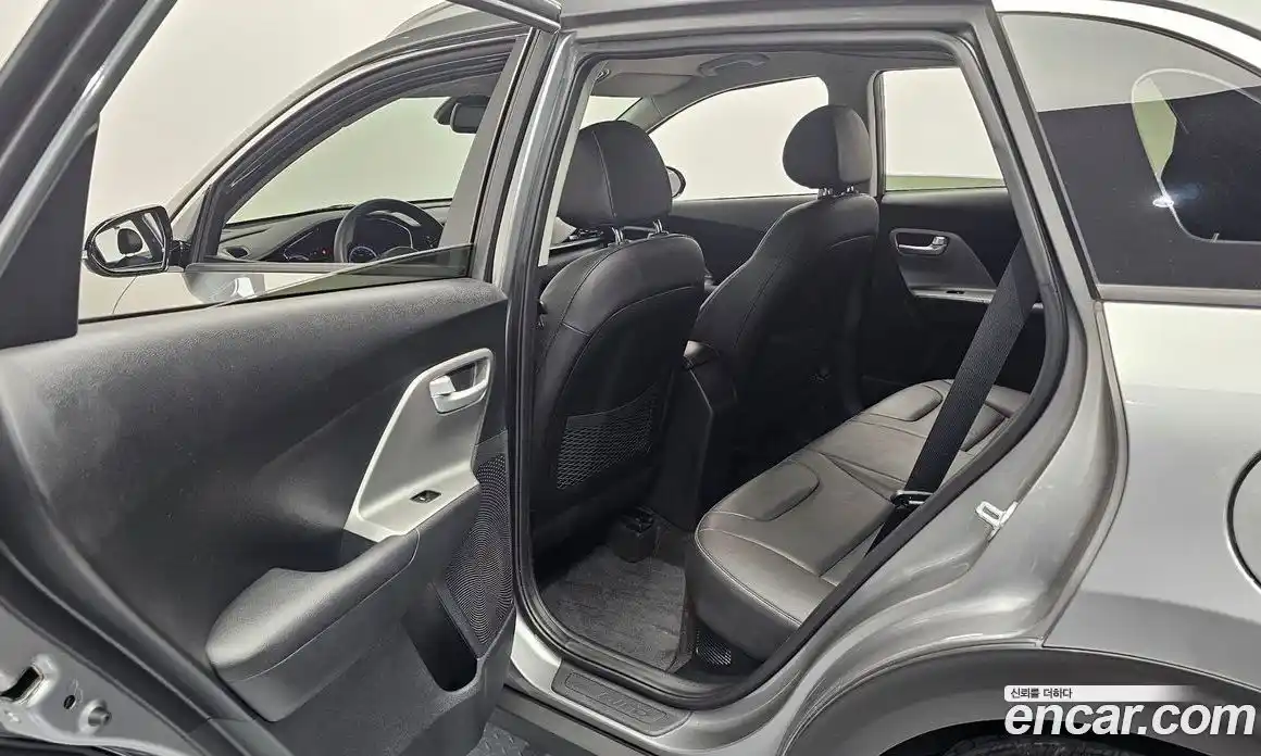 Kia Niro 2020 1.6 гидро в Москве № 1685120, фото 17