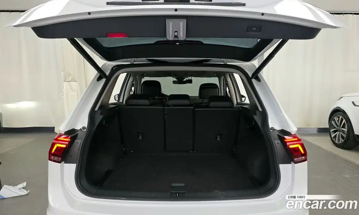 Volkswagen Tiguan 2021 2.0 гидро в Москве № 1693110, фото 26