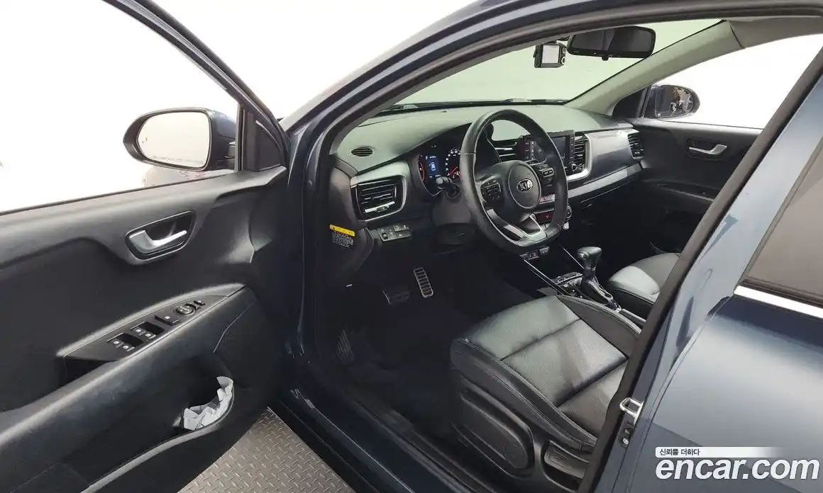 Kia Stonic 2017 1.6 гидро в Москве № 1831997, фото 13