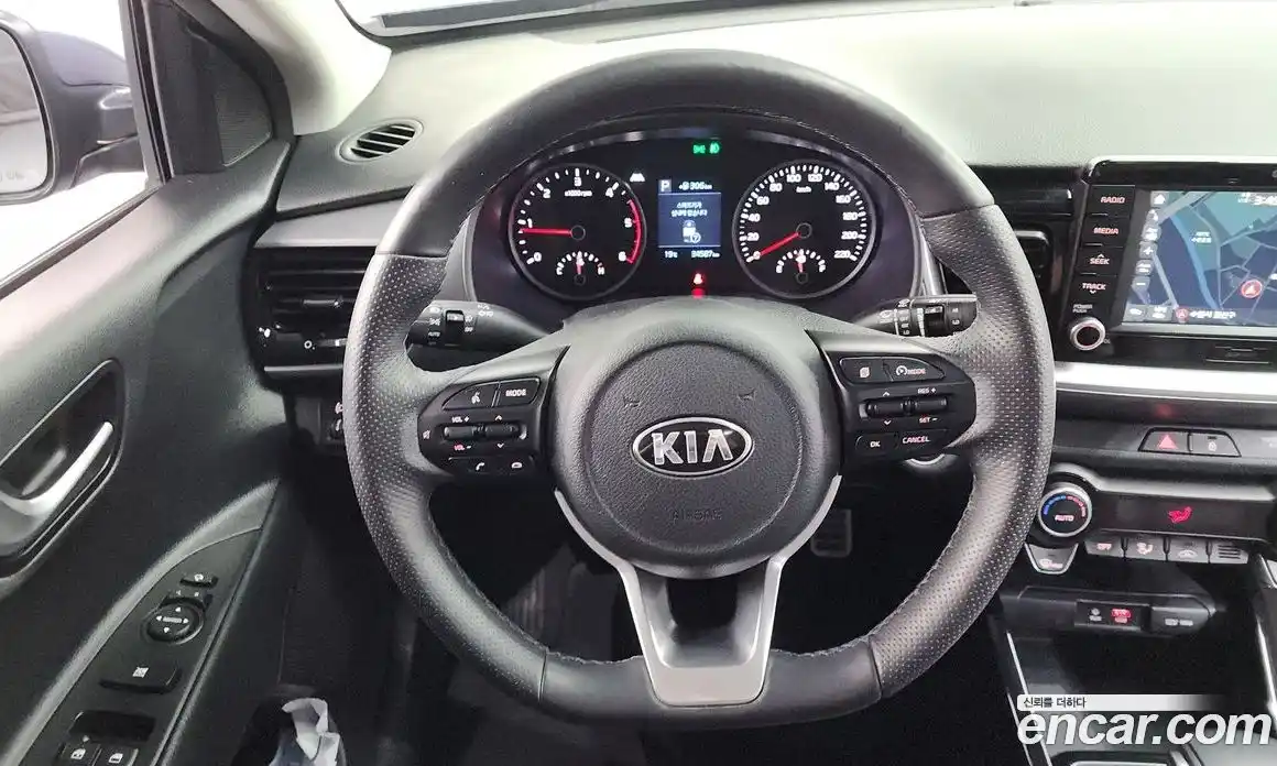 Kia Stonic 2017 1.6 гидро в Москве № 1831997, фото 18