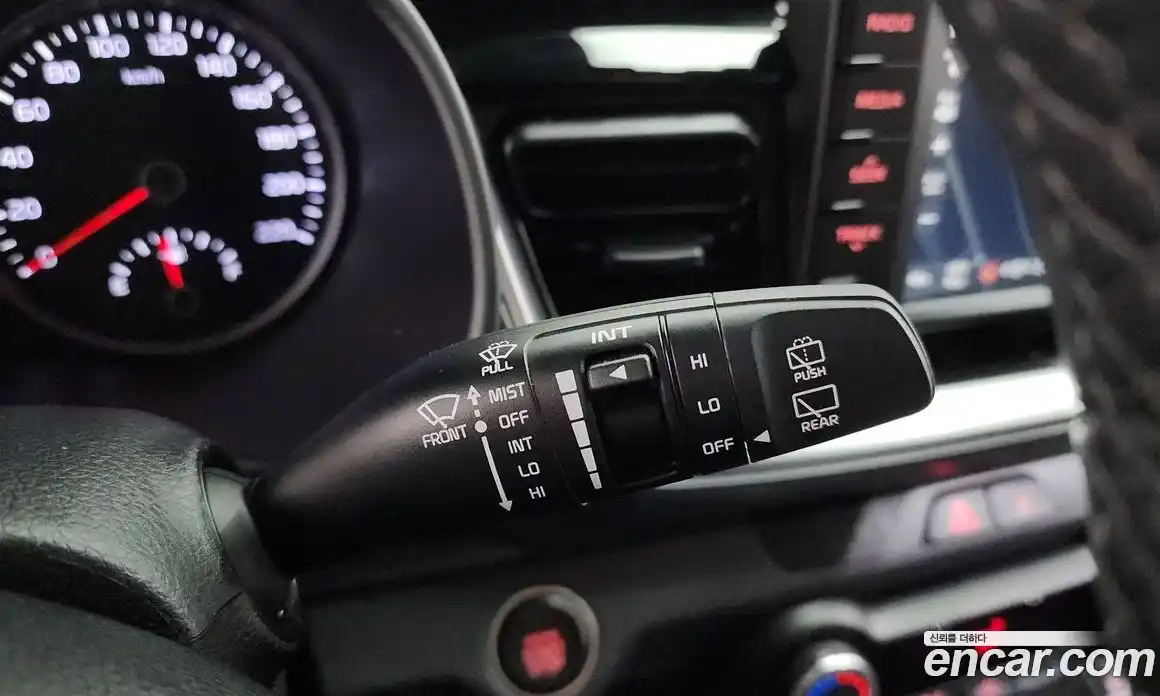 Kia Stonic 2017 1.6 гидро в Москве № 1831997, фото 28