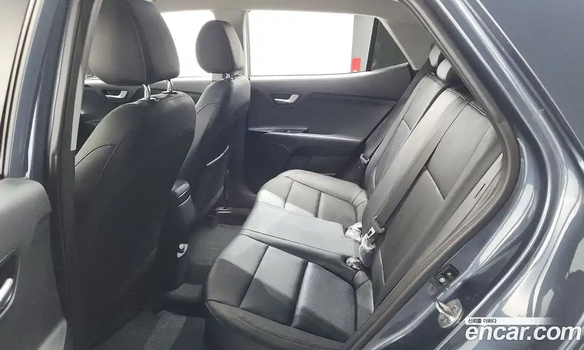 Kia Stonic 2017 1.6 гидро в Москве № 1831997, фото 30