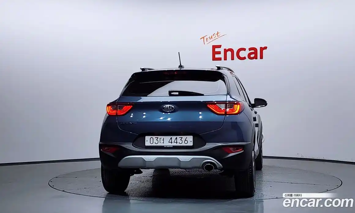Kia Stonic 2017 1.6 гидро в Москве № 1831997, фото 4