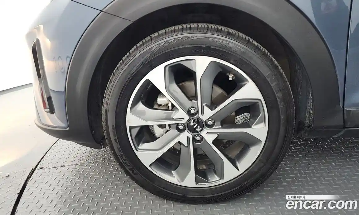 Kia Stonic 2017 1.6 гидро в Москве № 1831997, фото 5