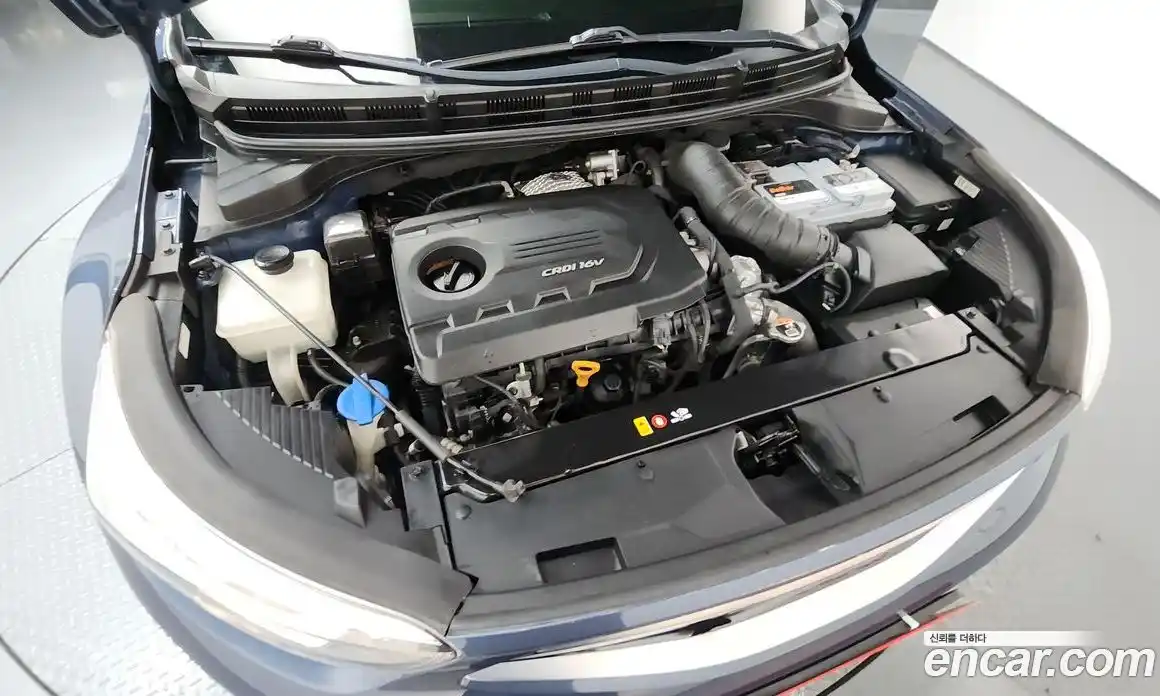 Kia Stonic 2017 1.6 гидро в Москве № 1831997, фото 6