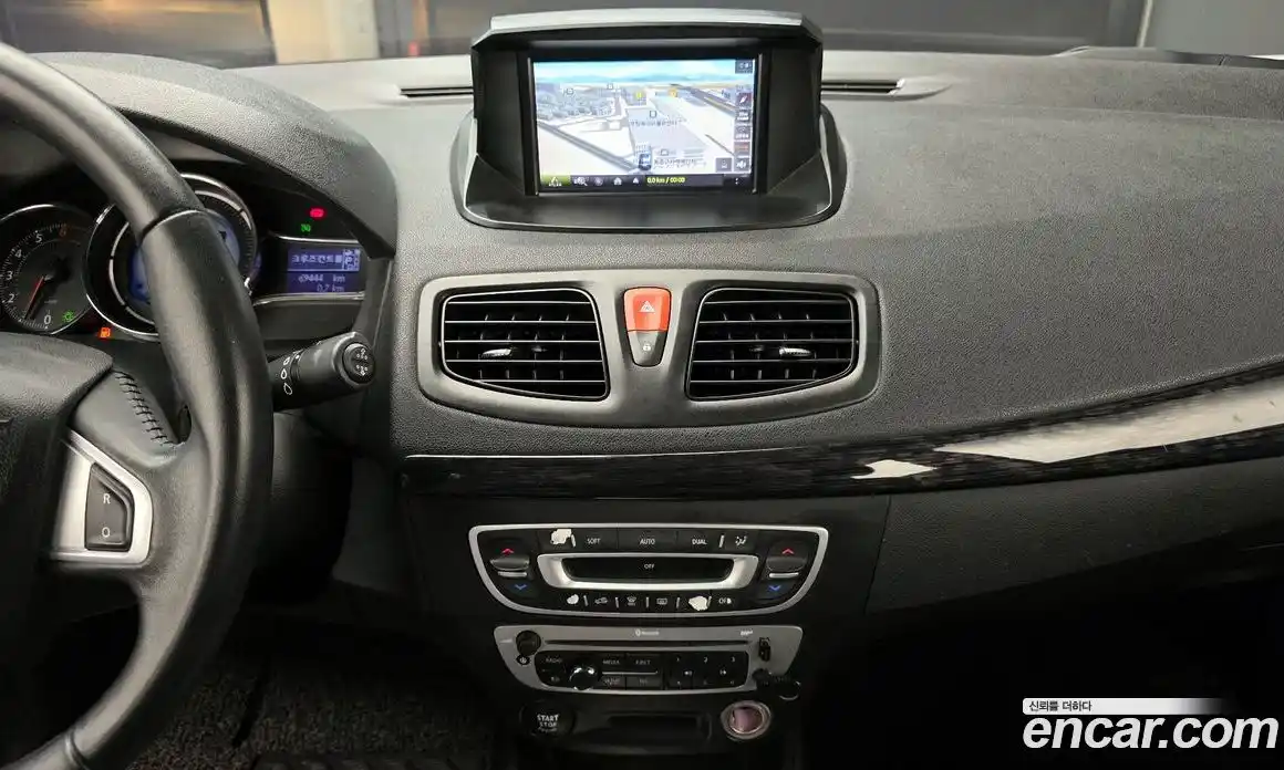 Renault SM3 2014 1.6 гидро в Москве № 1834596, фото 20