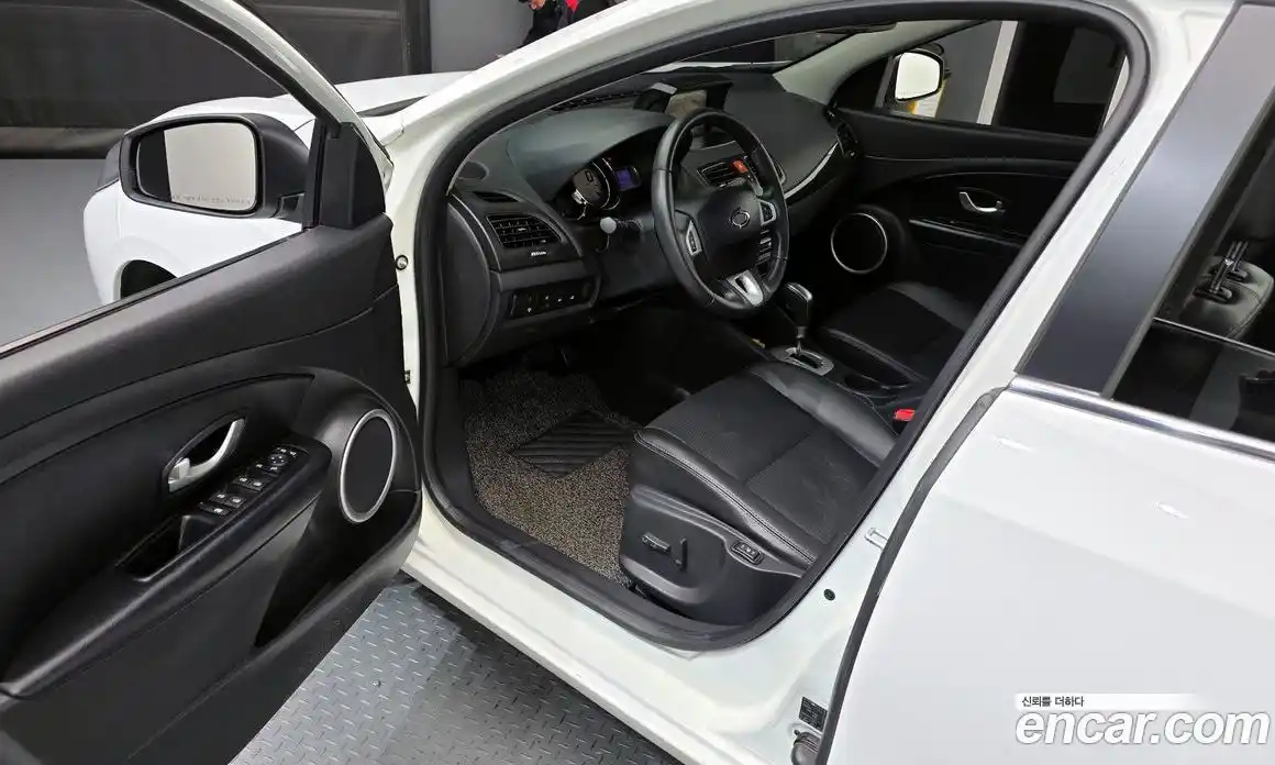 Renault SM3 2014 1.6 гидро в Москве № 1834596, фото 10