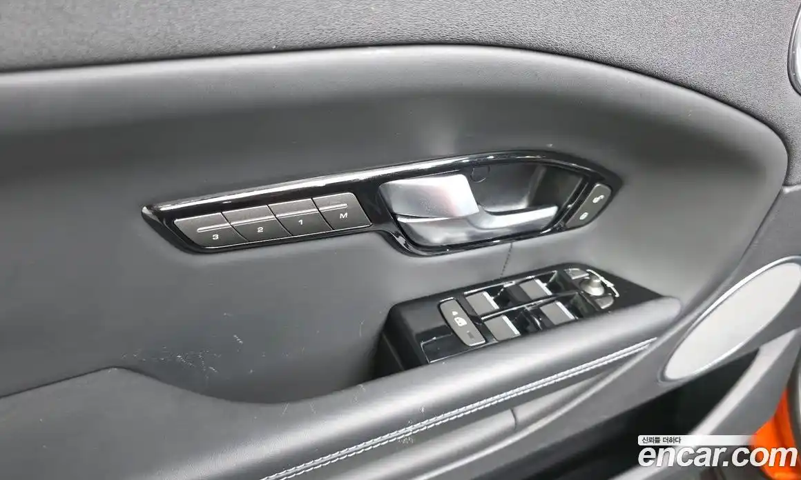 Land Rover Range-Rover Evoque 2017 2.0 гидро в Москве № 1837309, фото 23
