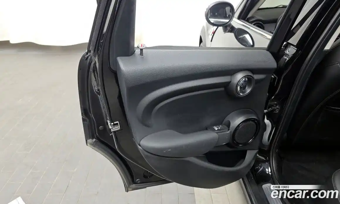Mini Cooper 2018 1.5 гидро в Москве № 1837625, фото 15
