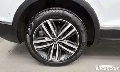 Volkswagen Tiguan 2023 2.0 гидро в Москве № 1838105, миниатюра 5