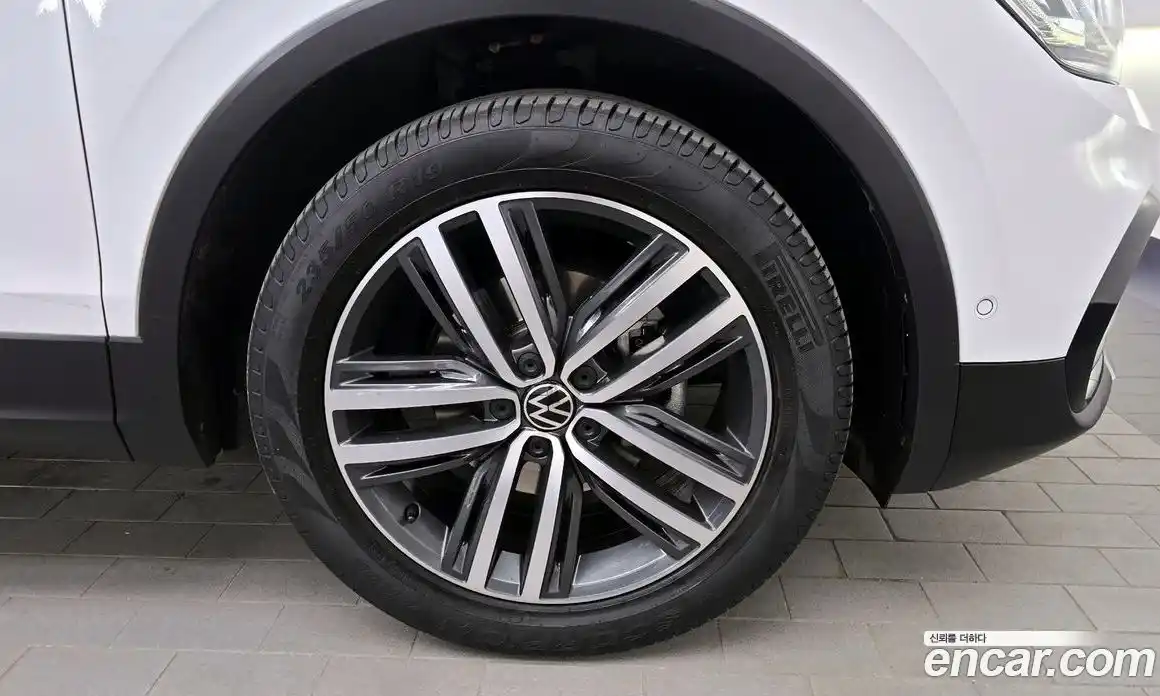 Volkswagen Tiguan 2023 2.0 гидро в Москве № 1838105, фото 7