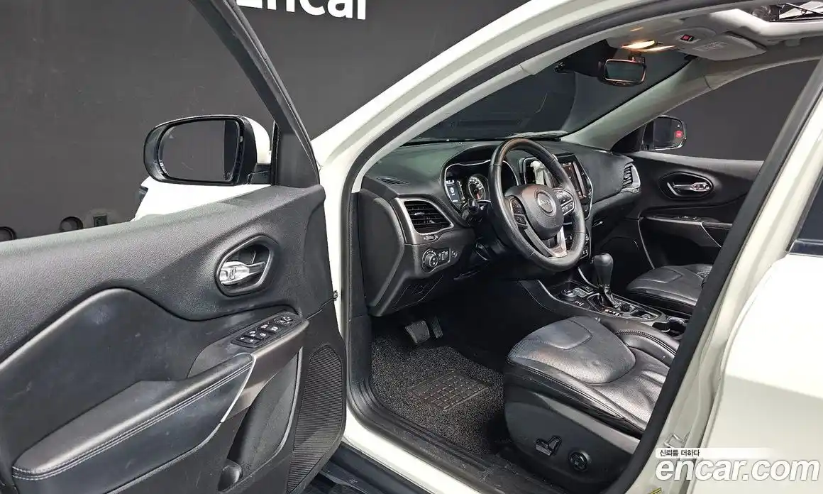 Jeep Cherokee 2018 2.4 гидро в Москве № 232440, фото 11