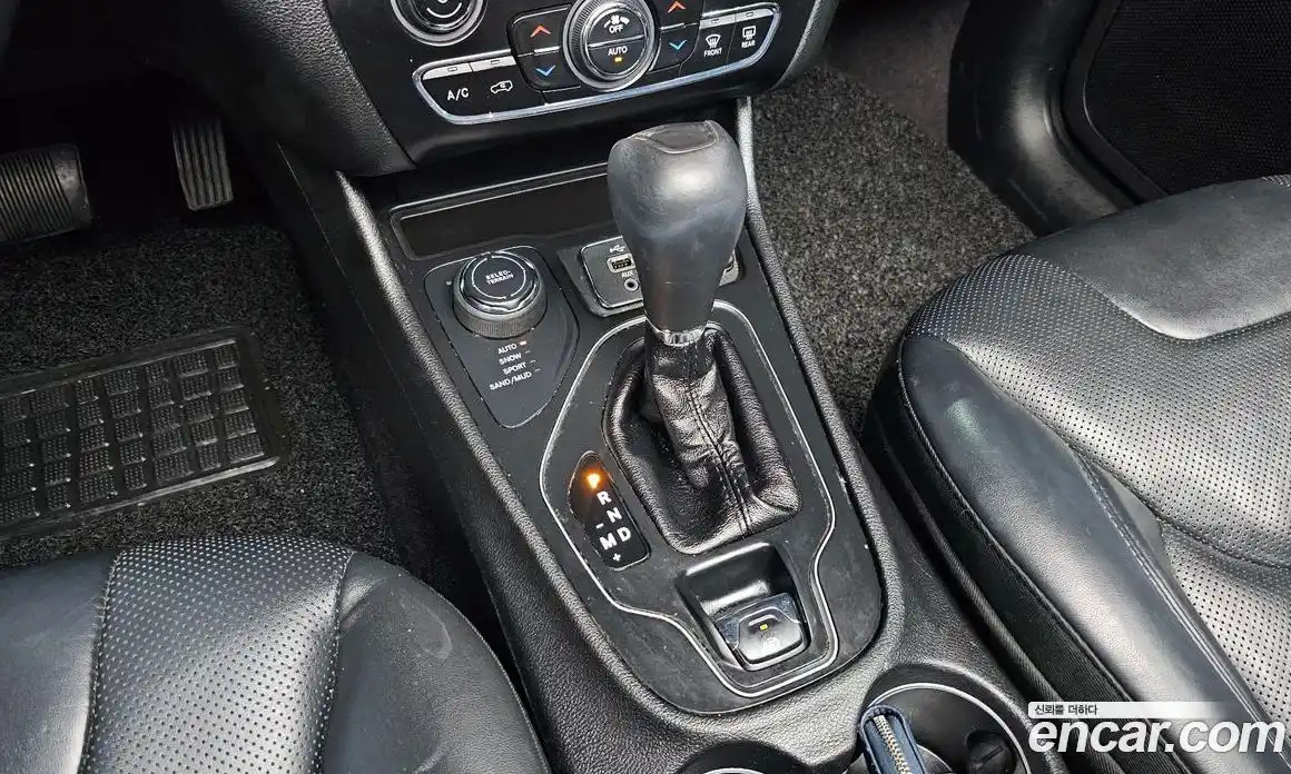 Jeep Cherokee 2018 2.4 гидро в Москве № 232440, фото 9