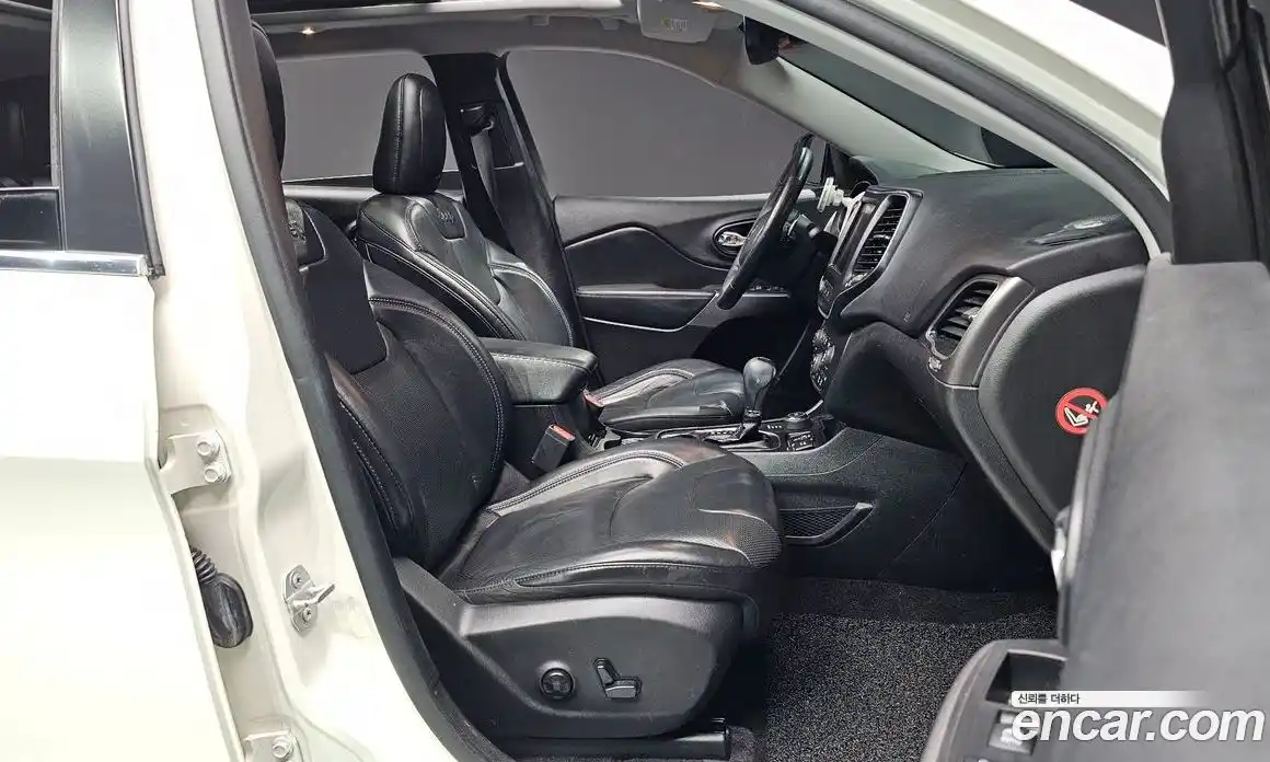 Jeep Cherokee 2018 2.4 гидро в Москве № 232440, фото 10