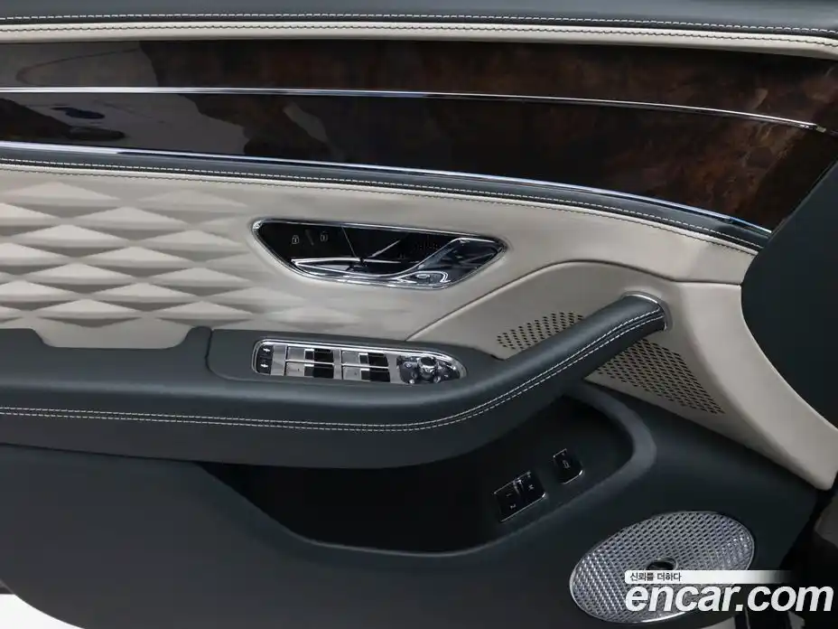 Bentley Flying Spur 2024 4.0 гидро, фото 13
