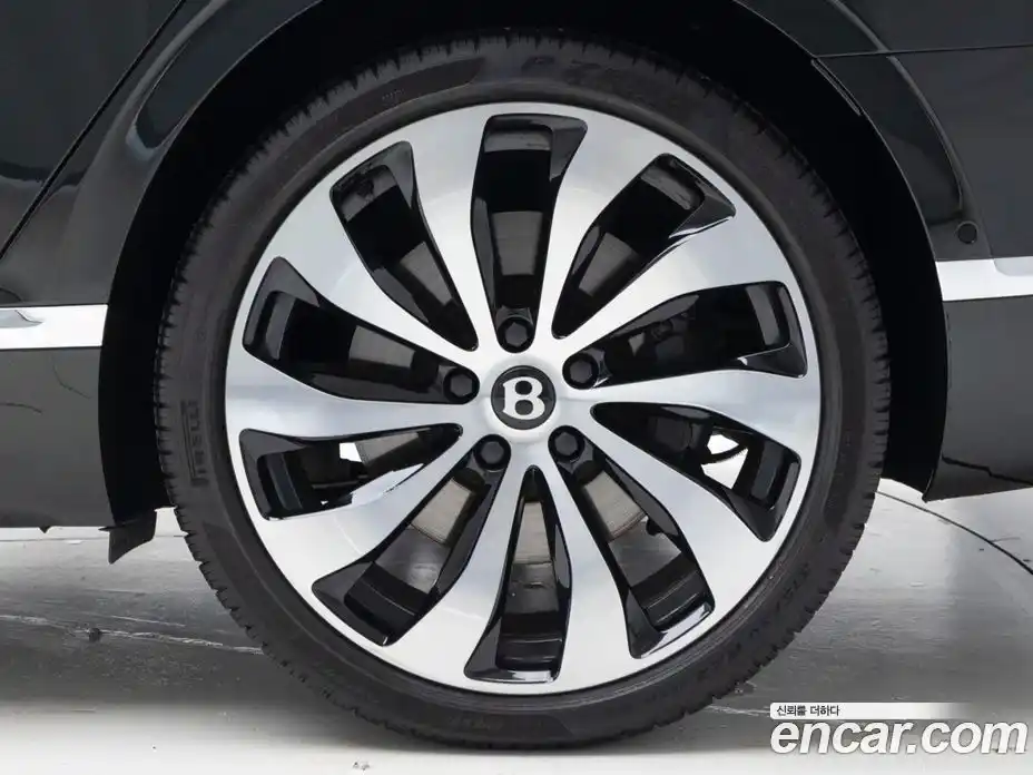 Bentley Flying Spur 2024 4.0 гидро, фото 5
