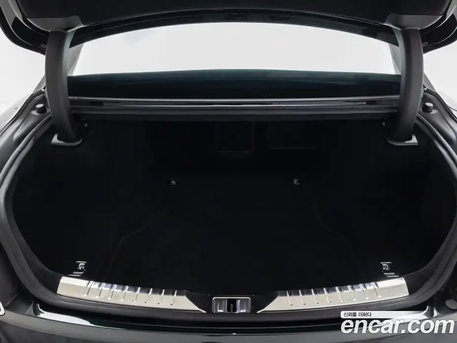 Bentley Flying Spur 2024 4.0 гидро, фото 9