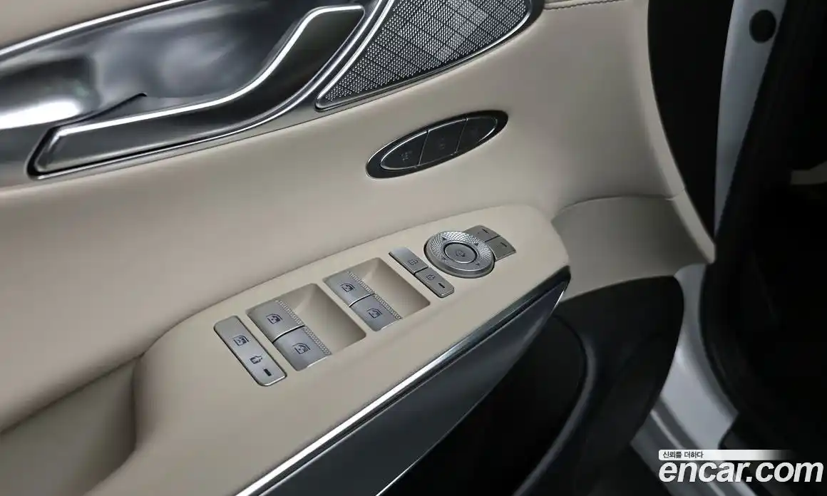 Genesis GV70 2024 2.5 гидро в Москве, фото 27