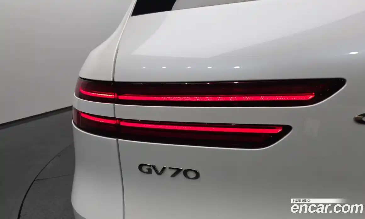 Genesis GV70 2024 2.5 гидро в Москве, фото 8