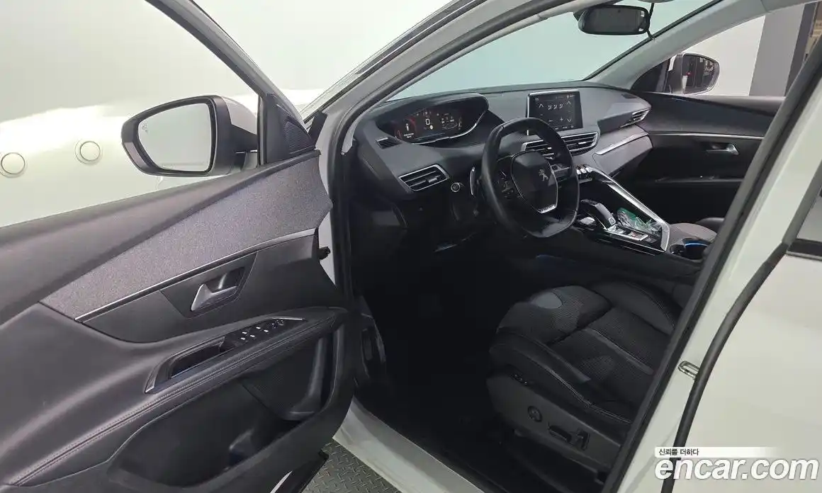 Peugeot 5008 2018 1.6 гидро в Москве, фото 18