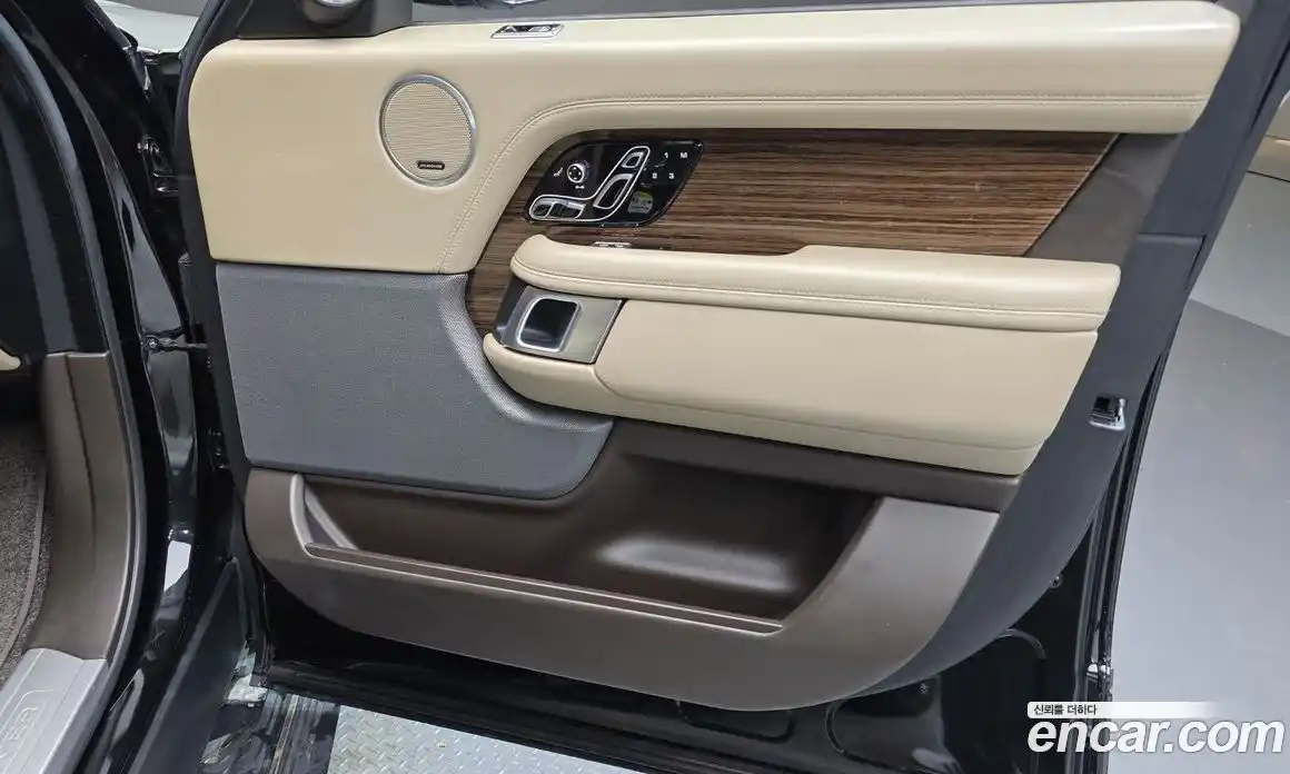 Land Rover Range-Rover 2018 4.4 гидро в Москве № 1405176, фото 14