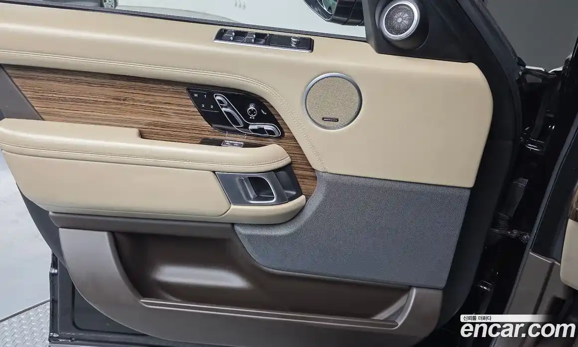 Land Rover Range-Rover 2018 4.4 гидро в Москве № 1405176, фото 15