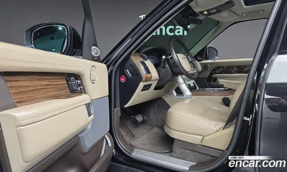 Land Rover Range-Rover 2018 4.4 гидро в Москве № 1405176, фото 16